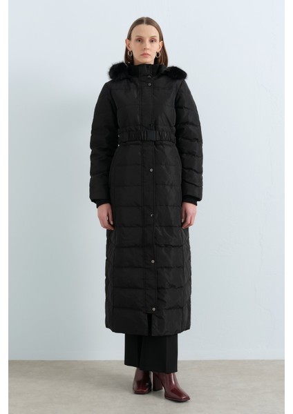 Kapşonlu Kemerli Kaz Tüyü Manto Siyah