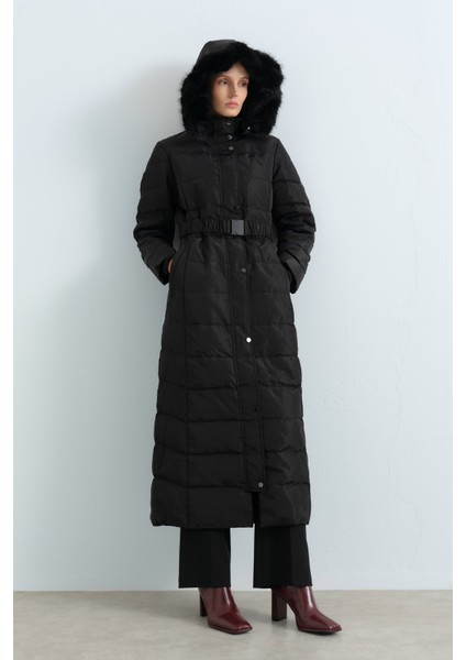 Kapşonlu Kemerli Kaz Tüyü Manto Siyah fiyatları