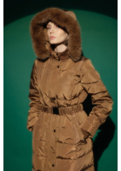 Kapşonlu Kemerli Kaz Tüyü Manto Kahve fırsatları