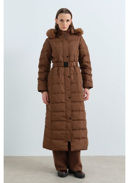 Kapşonlu Kemerli Kaz Tüyü Manto Kahve indirimleri