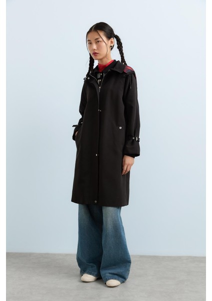 Iri Kapşonlu Trençkot Siyah fiyatları