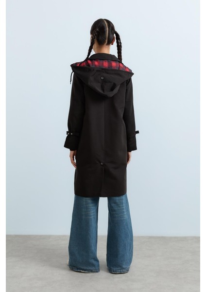 Iri Kapşonlu Trençkot Siyah fırsatları