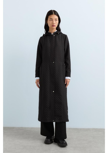 Ince Kapitone Cep Detaylı Spor Kap Siyah