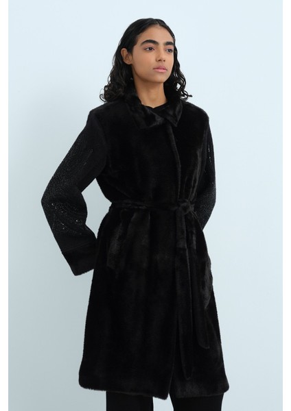 Kolu Nakışlı Angora Rahat Kalıp Kaban Siyah