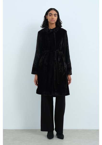 Kolu Nakışlı Angora Rahat Kalıp Kaban Siyah fiyatları