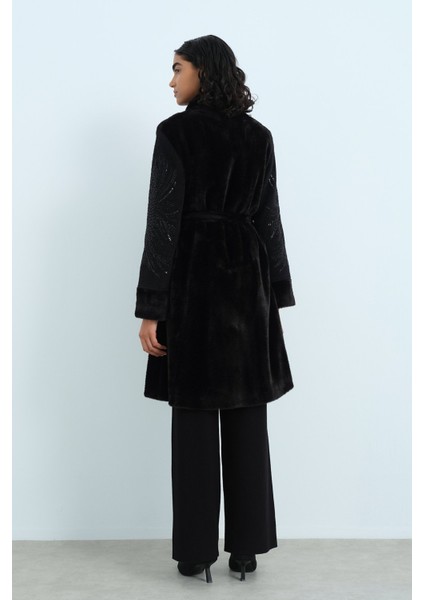 Kolu Nakışlı Angora Rahat Kalıp Kaban Siyah fırsatları