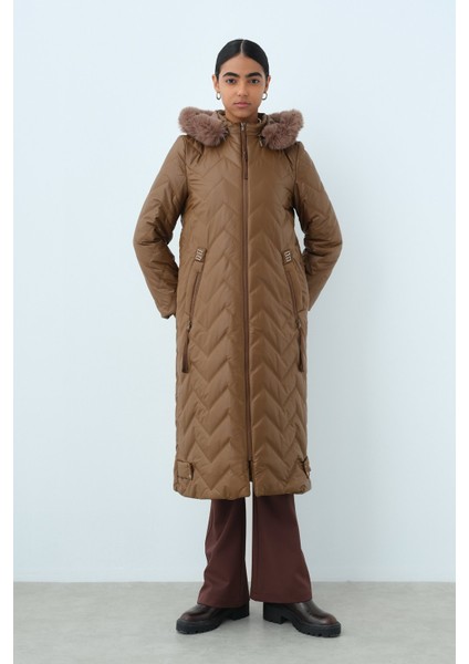 Seyyar Kürklü Metal Detaylı Kaban Camel