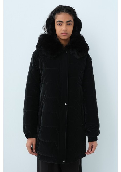 Seyyar Kürklü Kapşonlu Kapitone Kaban Siyah