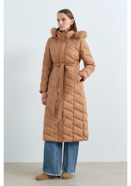 Kapşonlu Kaz Tüyü Mont Camel