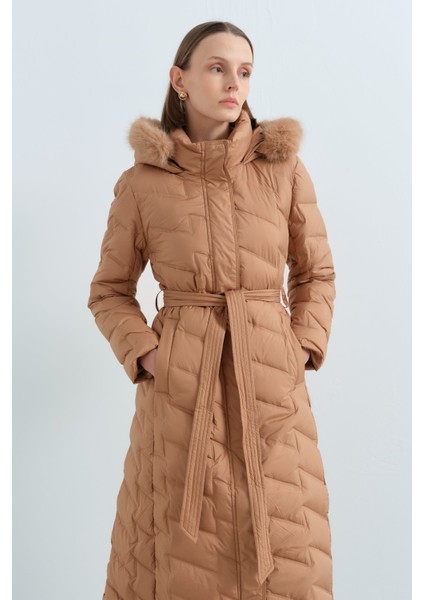 Kapşonlu Kaz Tüyü Mont Camel modelleri