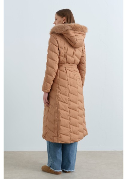 Kapşonlu Kaz Tüyü Mont Camel fırsatları