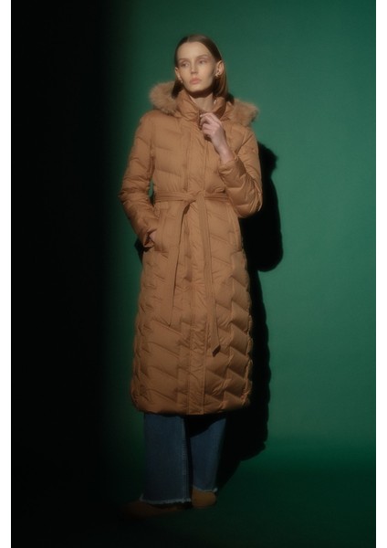 Kapşonlu Kaz Tüyü Mont Camel indirimleri