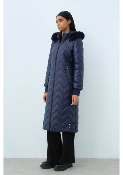Seyyar Kürklü Metal Detaylı Kaban Lacivert