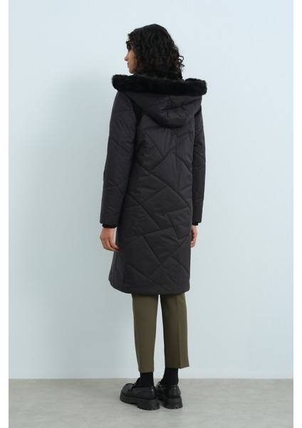 Kürklü Kapşonlu Spor Kapitone Kaban Siyah fırsatları