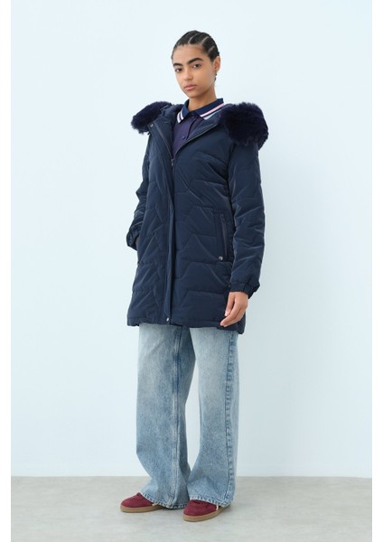 Seyyar Kürklü Kapşonlu Kapitone Kaban Lacivert modelleri