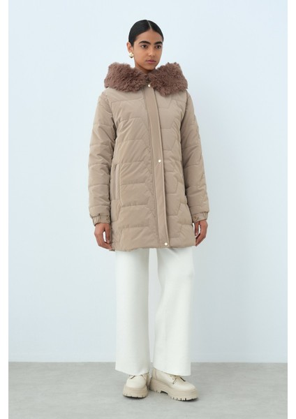 Seyyar Kürklü Kapşonlu Kapitone Kaban Bej fiyatları