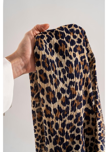 Kadın Leoparlı Bürümcük Eşarp modelleri