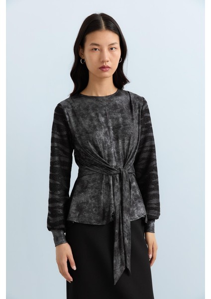 Önü Bağlamalı Dokulu Örme Bluz Siyah