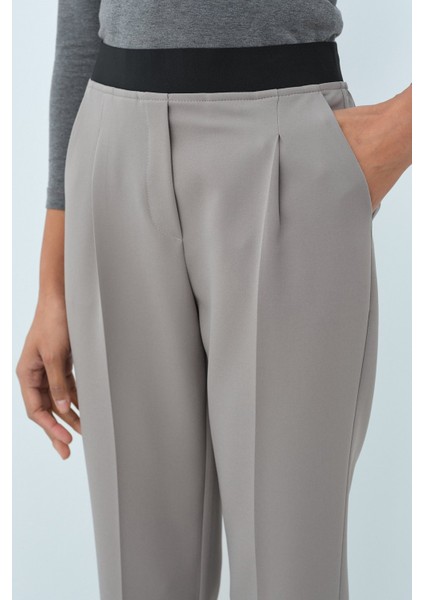 Beli Lastikli Pili Detaylı Havuç Pantolon Gri modelleri