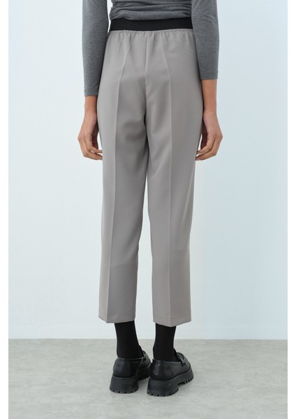 Beli Lastikli Pili Detaylı Havuç Pantolon Gri fırsatları