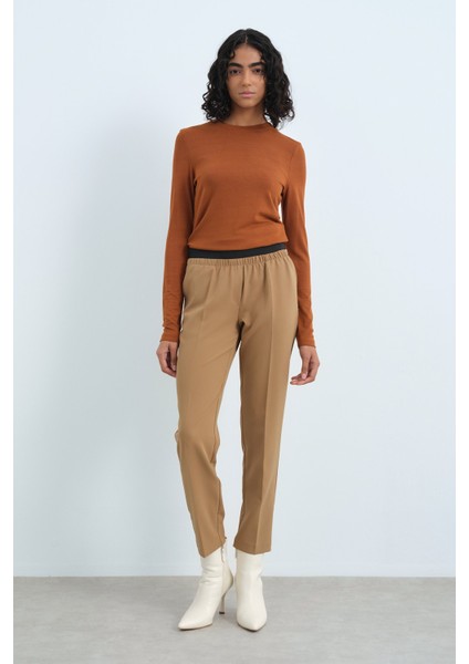 Beli Lastikli Ütü Izli Havuç Pantolon Camel