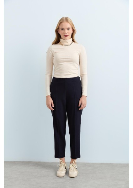 Arka Beli Lastikli Ütü Izli Havuç Pantolon Lacivert