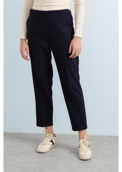 Arka Beli Lastikli Ütü Izli Havuç Pantolon Lacivert fiyatları