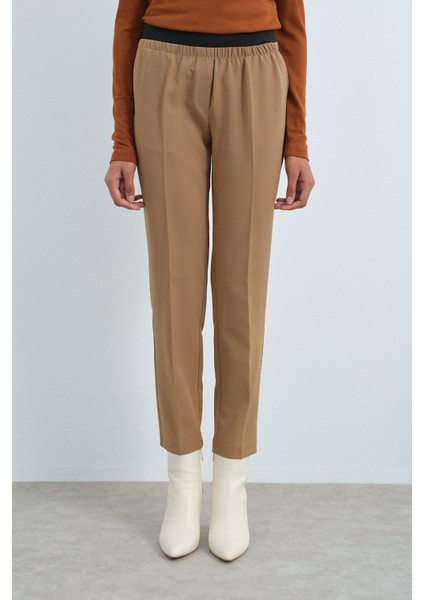 Beli Lastikli Ütü Izli Havuç Pantolon Camel fiyatları