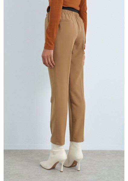 Beli Lastikli Ütü Izli Havuç Pantolon Camel fırsatları