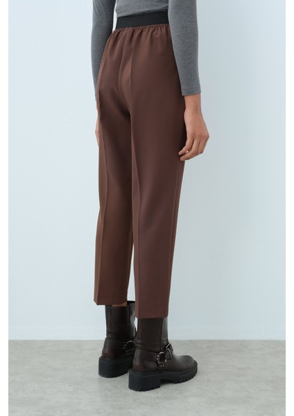Beli Lastikli Pili Detaylı Havuç Pantolon Kahve modelleri