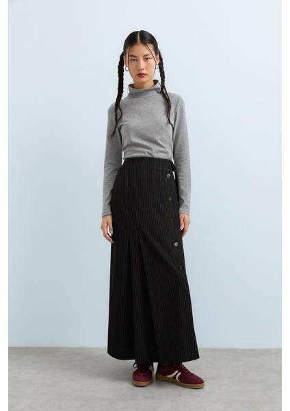 Pileli Düğme Detaylı Etek Siyah