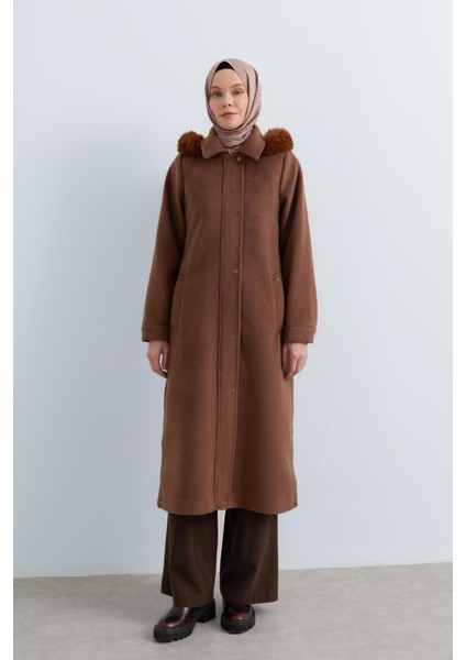 Kürk Detaylı Seyyar Kapşonlu Kaban Kahve