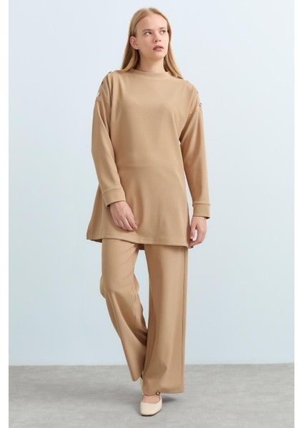 Omuzları Çıt Çıt Detaylı Pantolon Tunik Takım Camel fiyatları