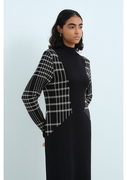 Ekoseli Dik Yaka Triko Elbise Siyah fiyatları