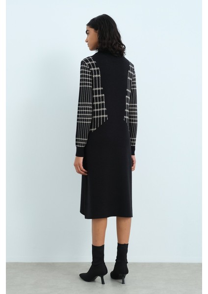 Ekoseli Dik Yaka Triko Elbise Siyah fırsatları