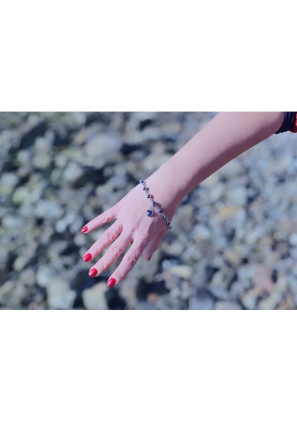 Zarafeti Tamamlayan Lacivert Taşlı Şık ve Zarif Bileklik - Her Anınıza Işıltı Katın! fırsatları