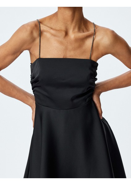 Volanlı Çapraz Ip Askılı Kare Yaka Drapeli Mini Saten Elbise indirimleri