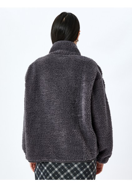Cep Detaylı Fermuarlı Dik Yaka Oversize Peluş Sweatshirt fırsatları