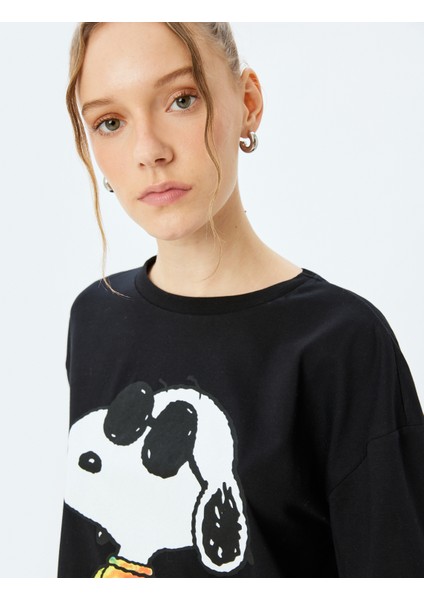 Snoopy Baskılı Kısa Kollu Bisiklet Yaka Lisanslı Tişört
