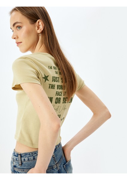 Nakışlı Arkası Baskılı Kısa Kollu Bisiklet Yaka Tişört