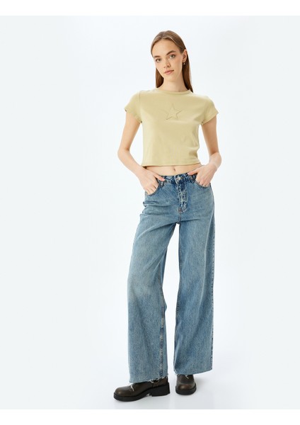 Nakışlı Arkası Baskılı Kısa Kollu Bisiklet Yaka Tişört fiyatları