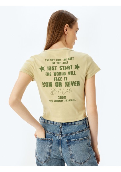 Nakışlı Arkası Baskılı Kısa Kollu Bisiklet Yaka Tişört fırsatları