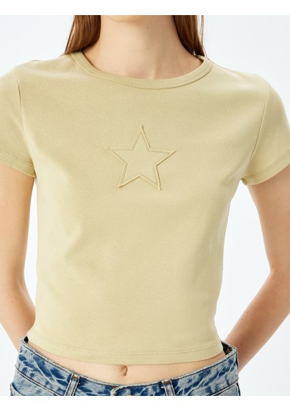 Nakışlı Arkası Baskılı Kısa Kollu Bisiklet Yaka Tişört indirimleri
