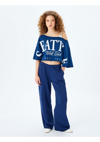 Asimetrik Yaka Kolej Baskılı Oversize Kısa Kollu Crop Tişört fiyatları