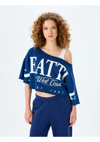 Asimetrik Yaka Kolej Baskılı Oversize Kısa Kollu Crop Tişört modelleri