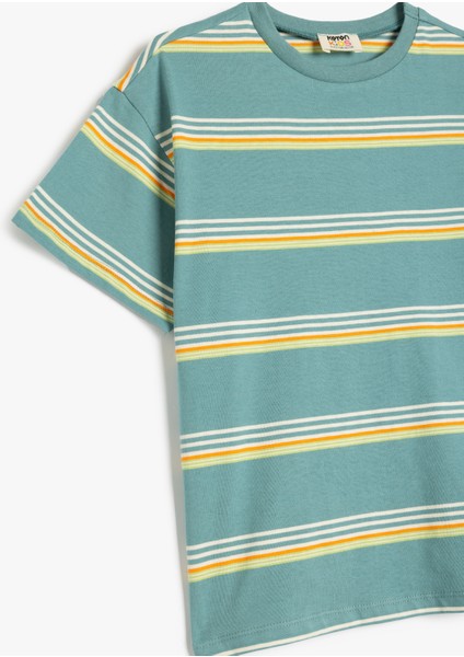 Pamuklu Çizgili Bisiklet Yaka Kısa Kollu Oversize Tişört modelleri