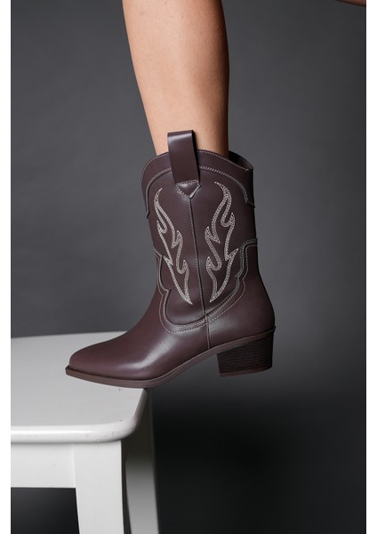 Kadın Sivri Burun Nakışlı Western Bot Tevlus Kahve