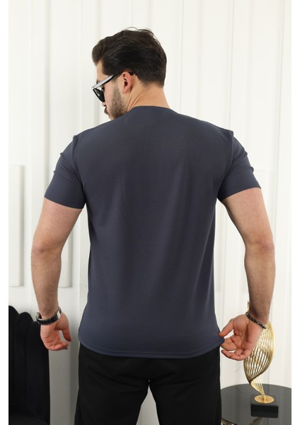 Şerit Detaylı Baskılı T-Shirt fırsatları