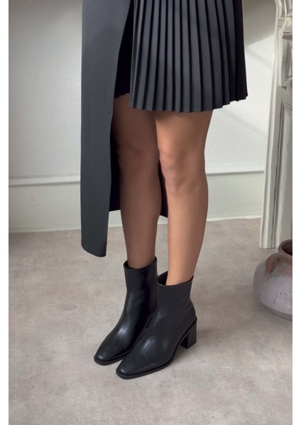 Casey Siyah Mat Arka Fermuar Detay Kadın Topuklu Bot modelleri