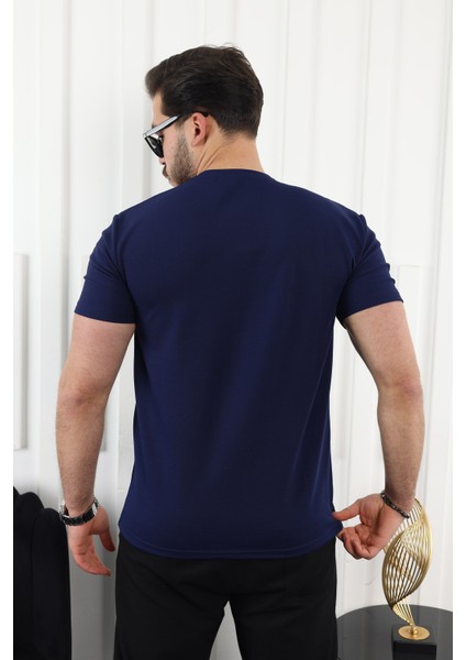 Şerit Detaylı Baskılı T-Shirt fırsatları